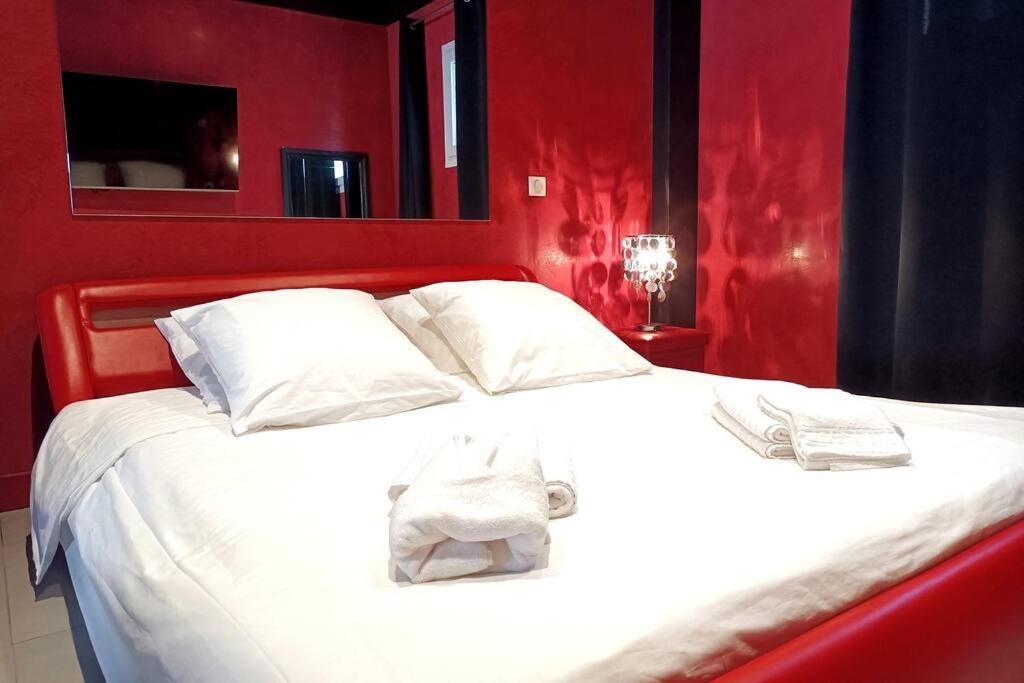 Appartement Balneo Et Sauna Prives The Red Room Могио Экстерьер фото