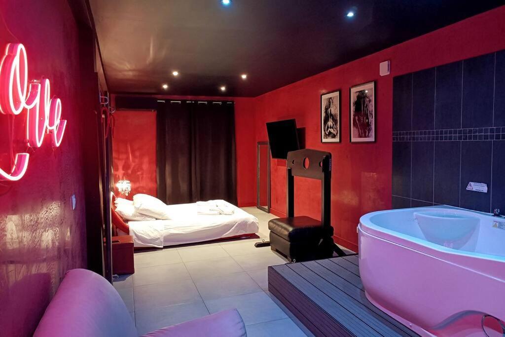 Appartement Balneo Et Sauna Prives The Red Room Могио Экстерьер фото