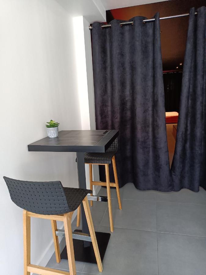 Appartement Balneo Et Sauna Prives The Red Room Могио Экстерьер фото